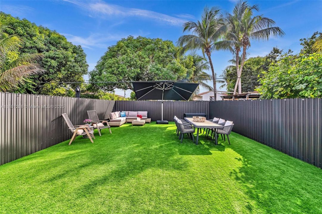 Recently Sold: $1,099,000 (3 beds, 3 baths, 1968 Square Feet)