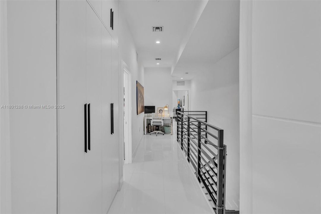 Recently Sold: $1,099,000 (3 beds, 3 baths, 1968 Square Feet)