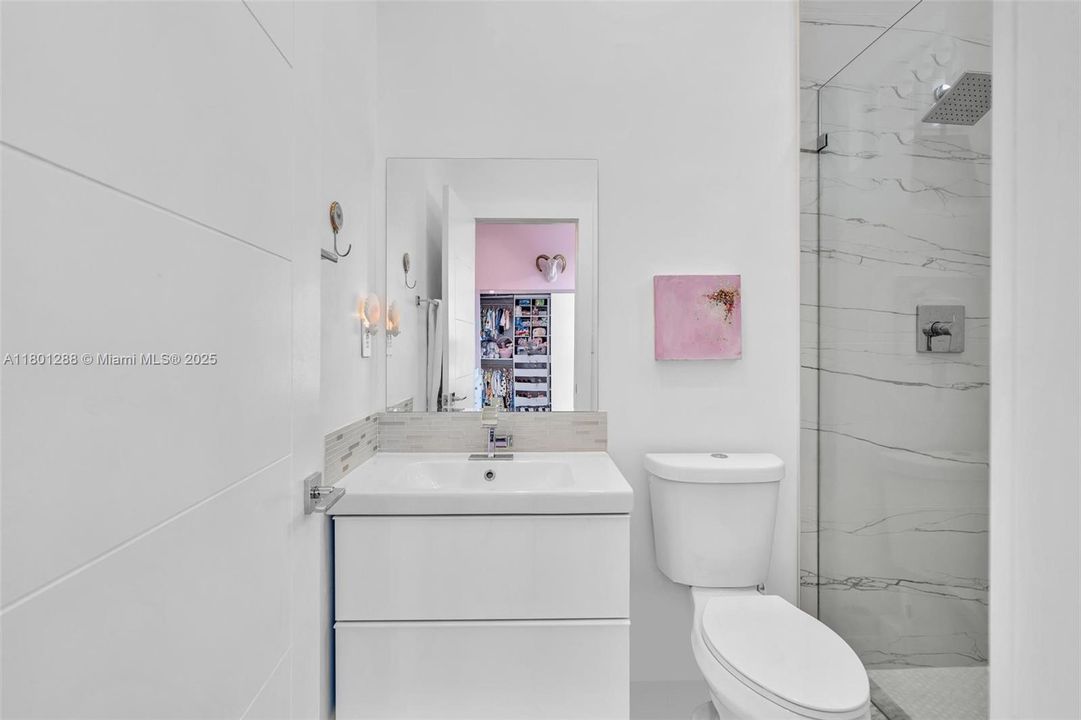 Recently Sold: $1,099,000 (3 beds, 3 baths, 1968 Square Feet)