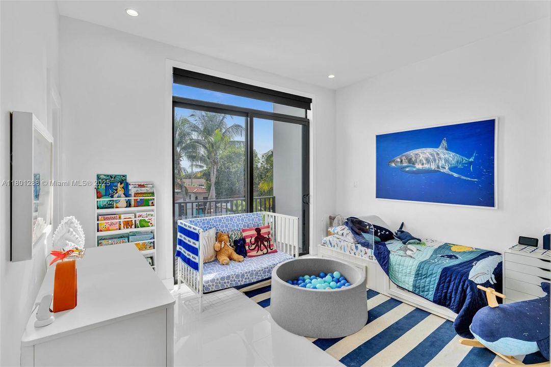 Recently Sold: $1,099,000 (3 beds, 3 baths, 1968 Square Feet)