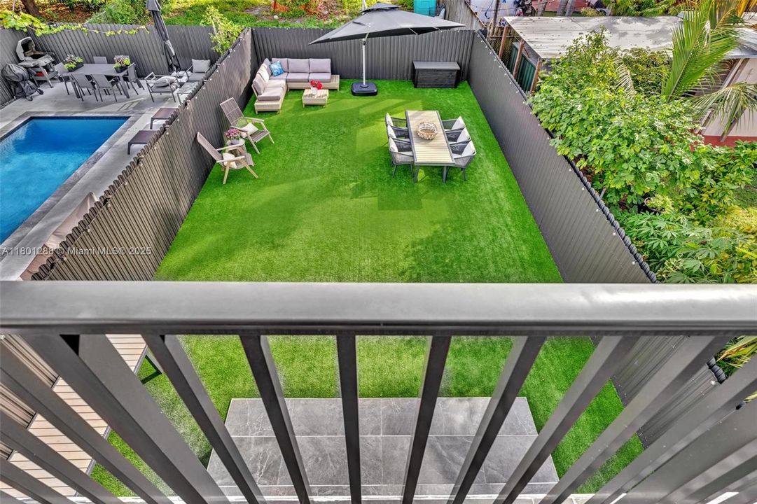 Recently Sold: $1,099,000 (3 beds, 3 baths, 1968 Square Feet)