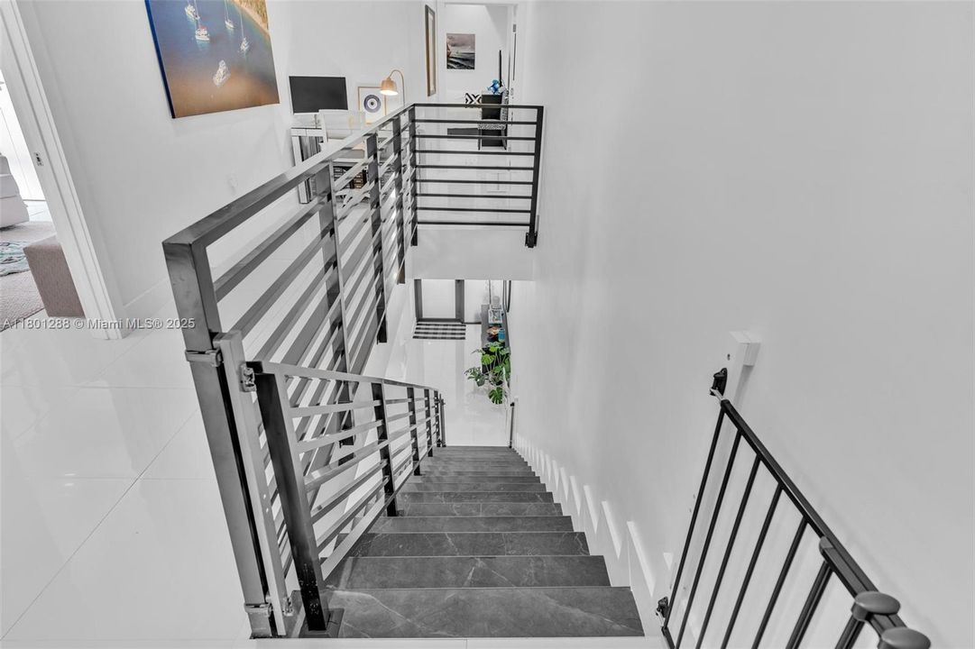 Recently Sold: $1,099,000 (3 beds, 3 baths, 1968 Square Feet)