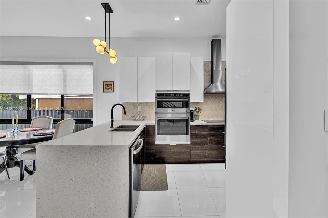 Recently Sold: $1,099,000 (3 beds, 3 baths, 1968 Square Feet)