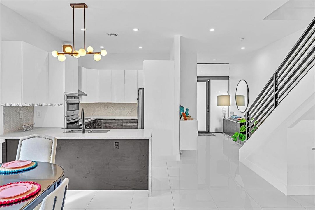 Recently Sold: $1,099,000 (3 beds, 3 baths, 1968 Square Feet)