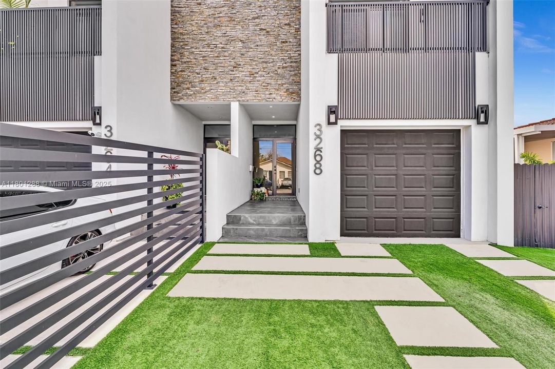 Recently Sold: $1,099,000 (3 beds, 3 baths, 1968 Square Feet)