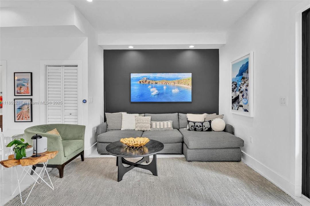 Recently Sold: $1,099,000 (3 beds, 3 baths, 1968 Square Feet)