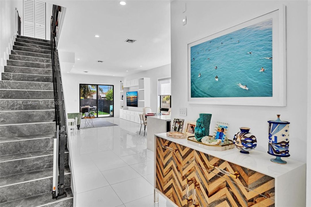 Recently Sold: $1,099,000 (3 beds, 3 baths, 1968 Square Feet)