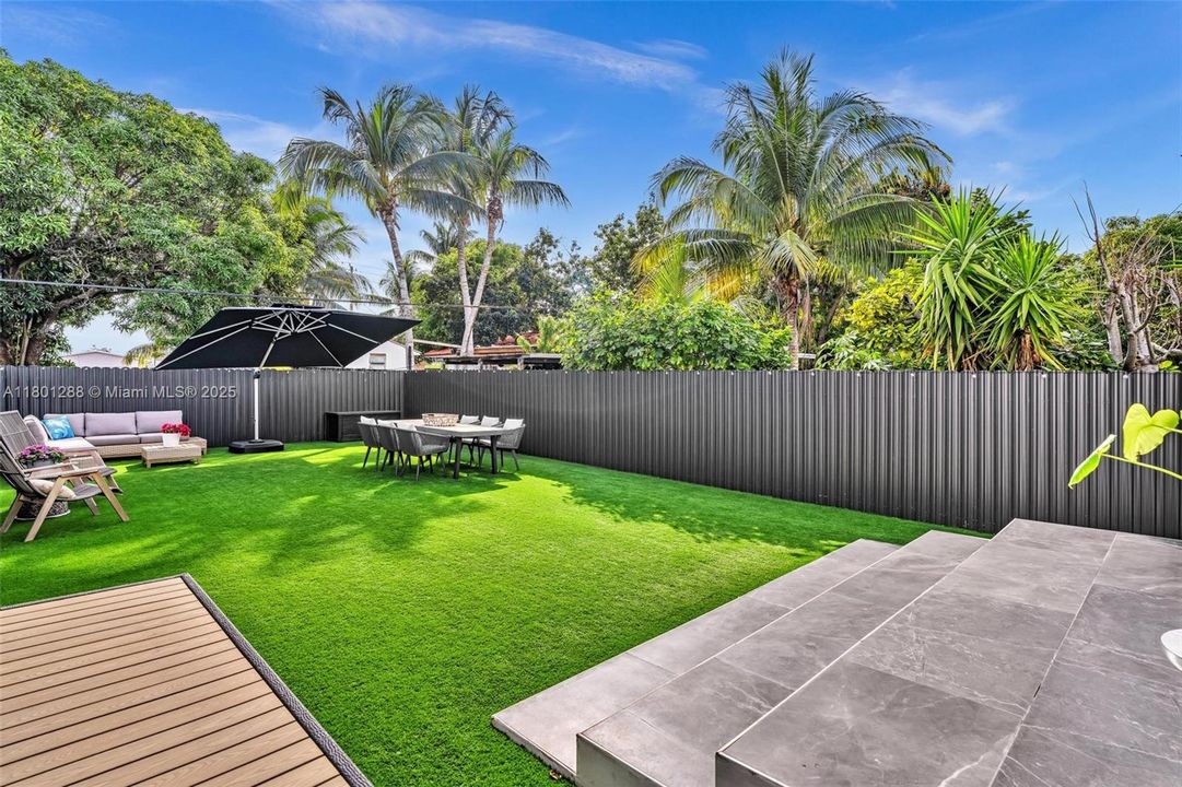 Recently Sold: $1,099,000 (3 beds, 3 baths, 1968 Square Feet)