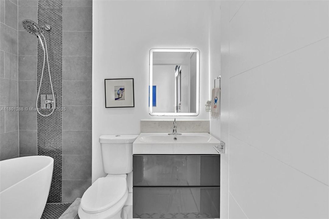 Recently Sold: $1,099,000 (3 beds, 3 baths, 1968 Square Feet)