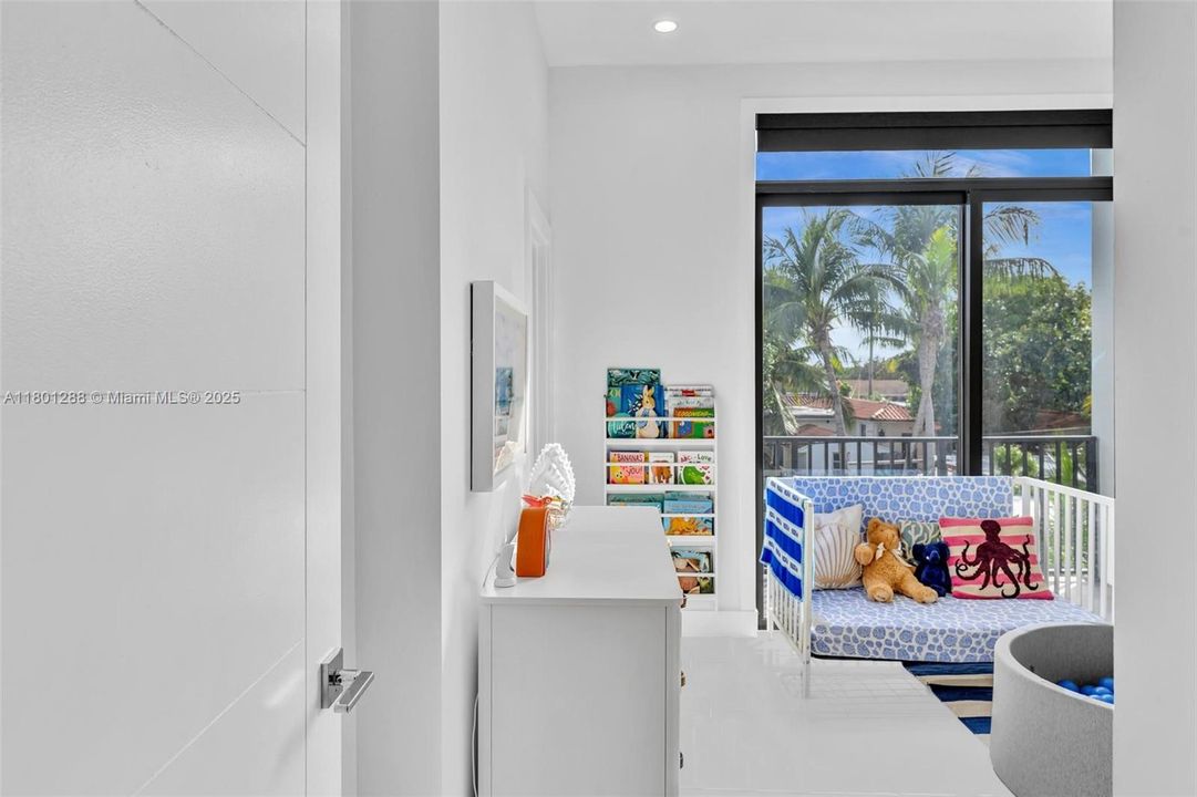 Recently Sold: $1,099,000 (3 beds, 3 baths, 1968 Square Feet)