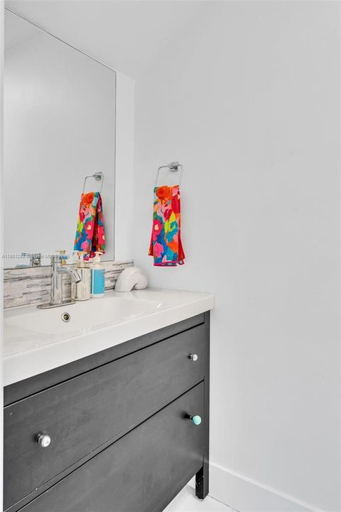 Recently Sold: $1,099,000 (3 beds, 3 baths, 1968 Square Feet)