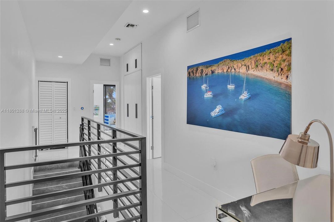 Recently Sold: $1,099,000 (3 beds, 3 baths, 1968 Square Feet)