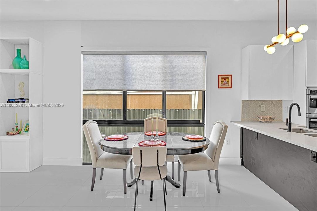 Recently Sold: $1,099,000 (3 beds, 3 baths, 1968 Square Feet)