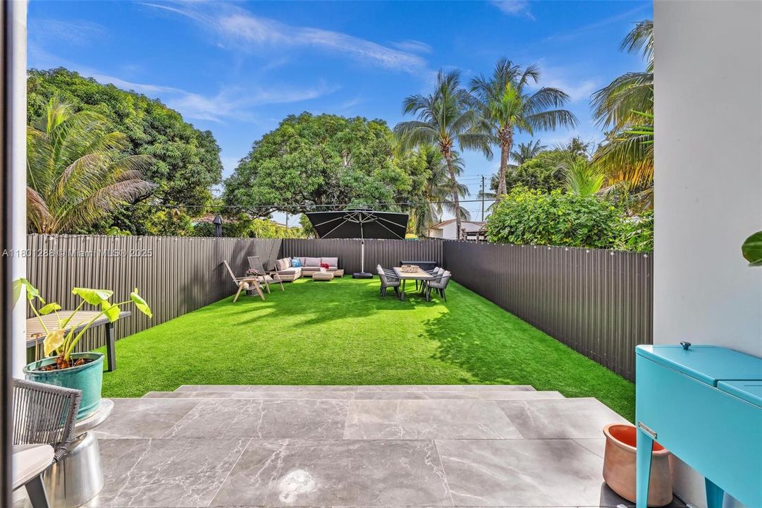 Recently Sold: $1,099,000 (3 beds, 3 baths, 1968 Square Feet)