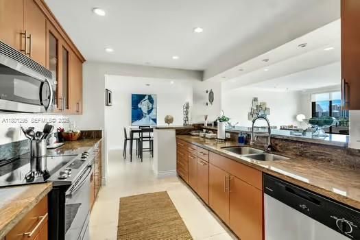Recently Rented: $13,500 (4 beds, 4 baths, 3083 Square Feet)