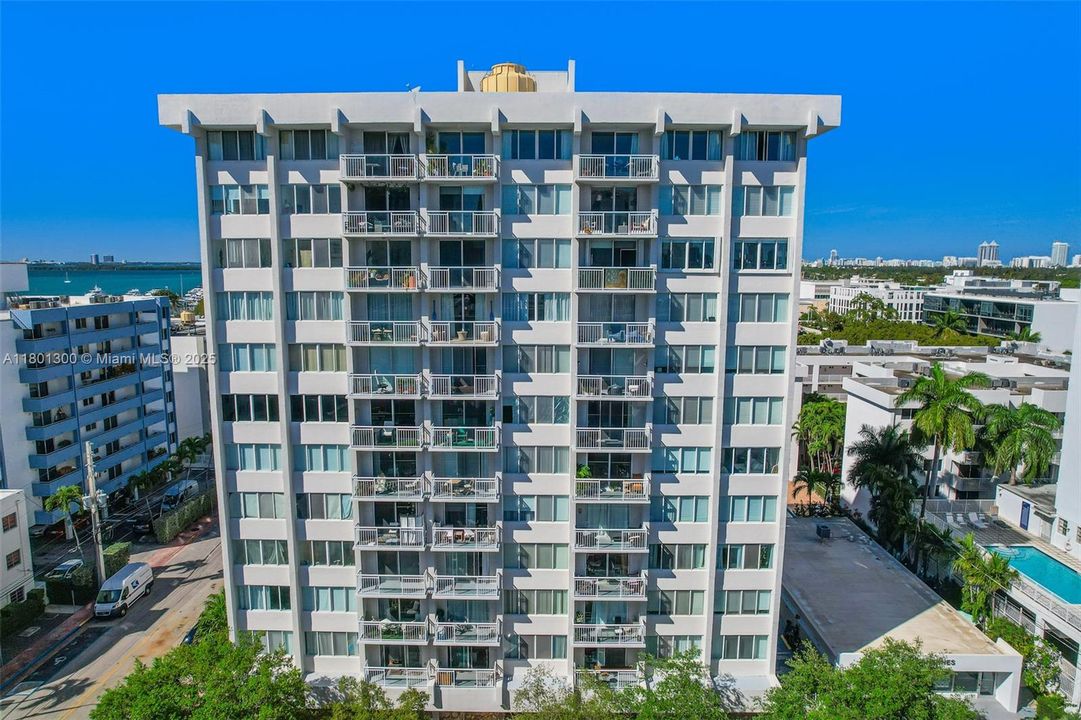 Recently Sold: $305,000 (1 beds, 1 baths, 718 Square Feet)