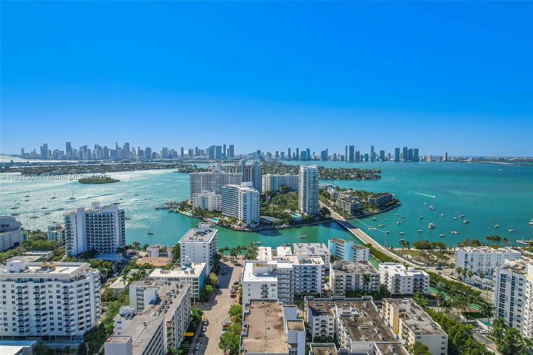 Recently Sold: $305,000 (1 beds, 1 baths, 718 Square Feet)