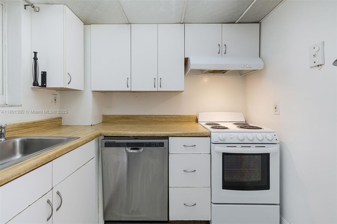 Recently Sold: $305,000 (1 beds, 1 baths, 718 Square Feet)