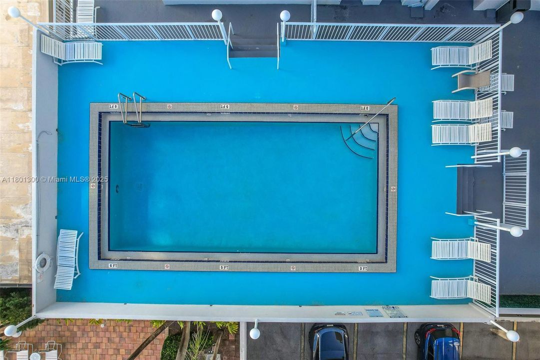 Recently Sold: $305,000 (1 beds, 1 baths, 718 Square Feet)