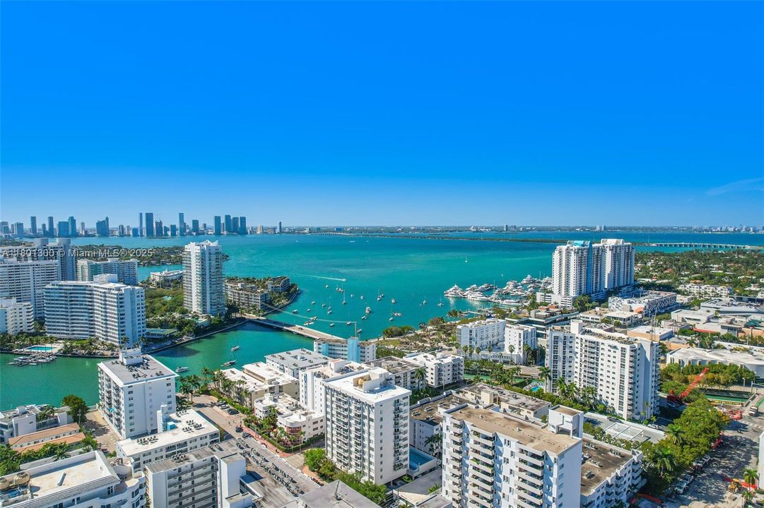 Recently Sold: $305,000 (1 beds, 1 baths, 718 Square Feet)