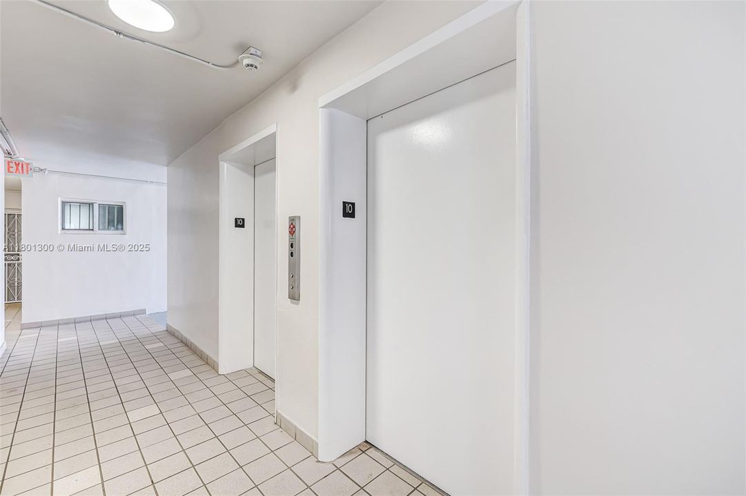 Recently Sold: $305,000 (1 beds, 1 baths, 718 Square Feet)