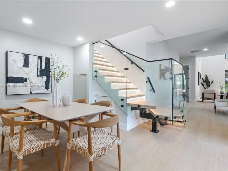 Recently Sold: $1,850,000 (4 beds, 3 baths, 2483 Square Feet)