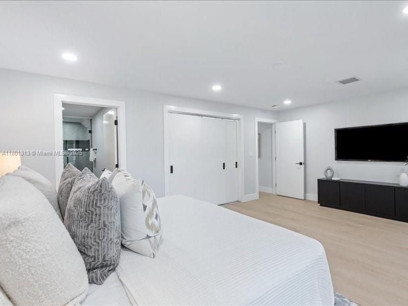 Recently Sold: $1,850,000 (4 beds, 3 baths, 2483 Square Feet)