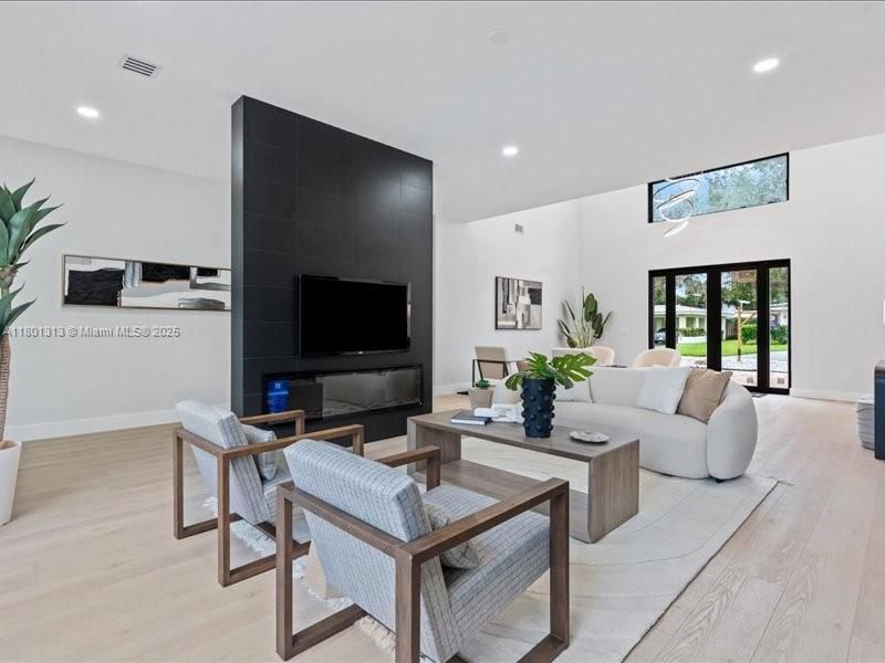 Recently Sold: $1,850,000 (4 beds, 3 baths, 2483 Square Feet)