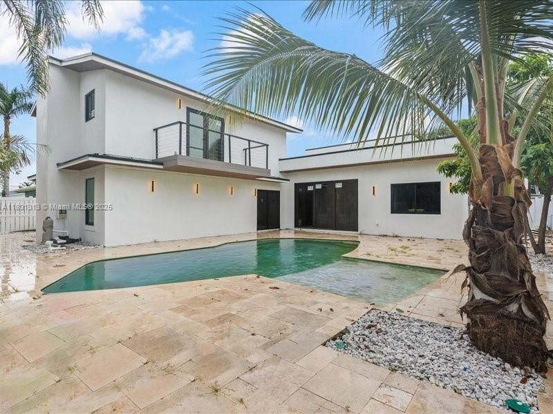 Recently Sold: $1,850,000 (4 beds, 3 baths, 2483 Square Feet)