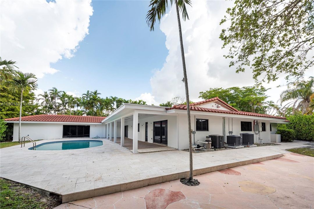 For Sale: $3,449,000 (6 beds, 4 baths, 4704 Square Feet)