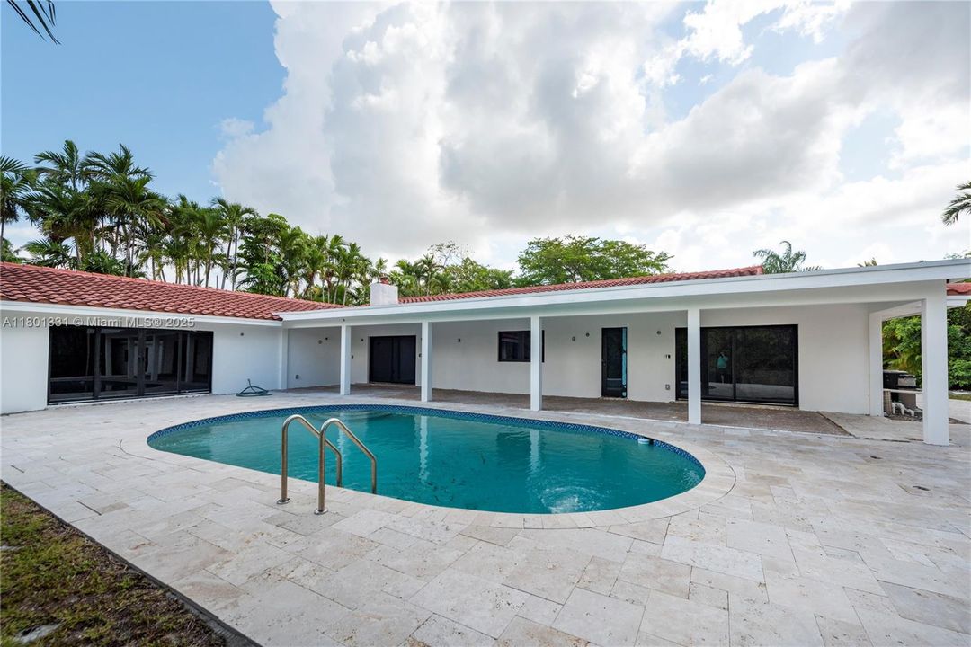 For Sale: $3,449,000 (6 beds, 4 baths, 4704 Square Feet)