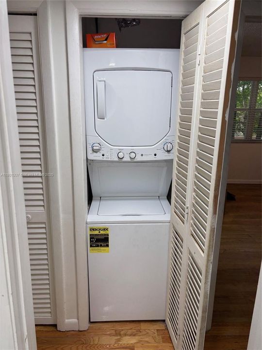 Vendido Recientemente: $420,000 (2 camas, 2 baños, 1002 Pies cuadrados)