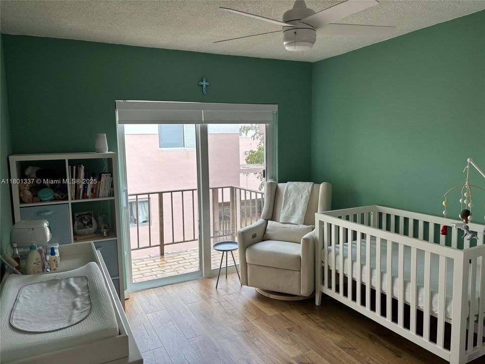 Vendido Recientemente: $420,000 (2 camas, 2 baños, 1002 Pies cuadrados)