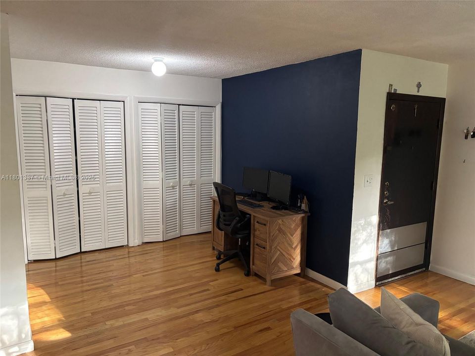 Vendido Recientemente: $420,000 (2 camas, 2 baños, 1002 Pies cuadrados)