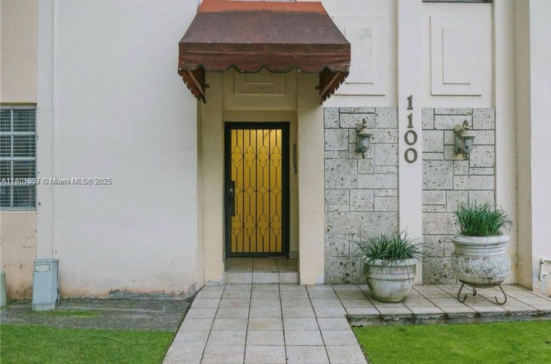 Vendido Recientemente: $420,000 (2 camas, 2 baños, 1002 Pies cuadrados)