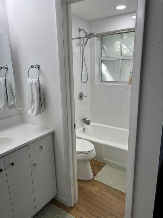 Vendido Recientemente: $420,000 (2 camas, 2 baños, 1002 Pies cuadrados)