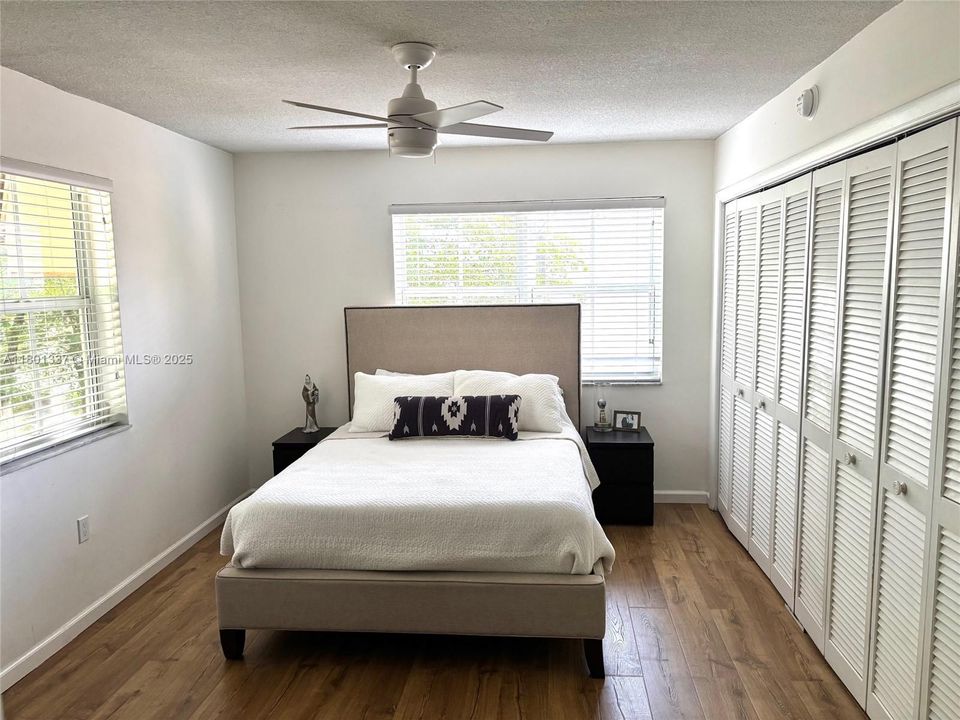 Vendido Recientemente: $420,000 (2 camas, 2 baños, 1002 Pies cuadrados)