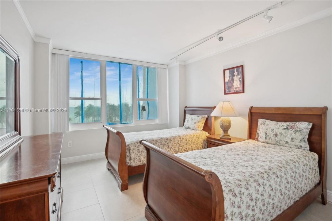 待售: $550,000 (2 贝兹, 2 浴室, 1110 平方英尺)