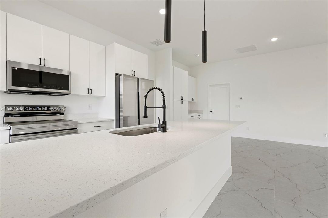 最近售出: $360,000 (3 贝兹, 2 浴室, 1630 平方英尺)