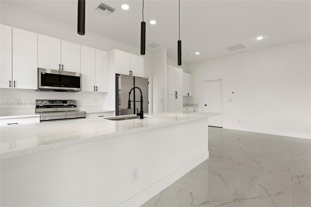 最近售出: $360,000 (3 贝兹, 2 浴室, 1630 平方英尺)