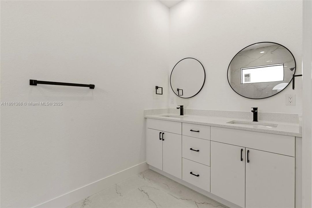 最近售出: $360,000 (3 贝兹, 2 浴室, 1630 平方英尺)