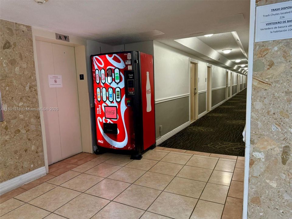 待售: $110,000 (0 贝兹, 1 浴室, 360 平方英尺)