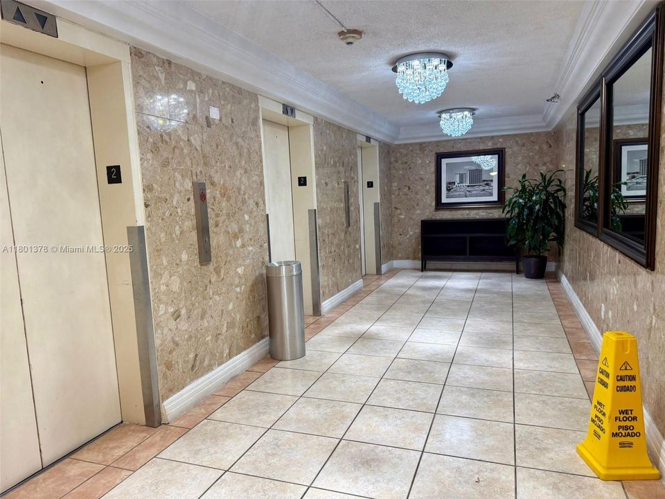 待售: $110,000 (0 贝兹, 1 浴室, 360 平方英尺)