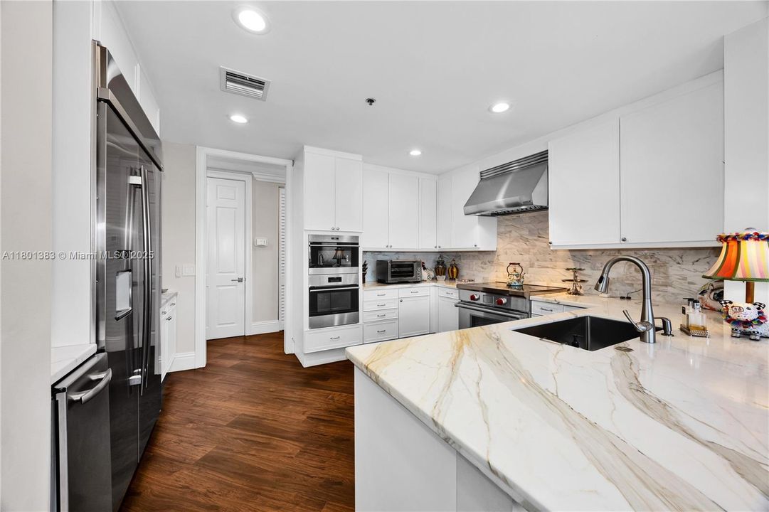 For Sale: $1,995,000 (3 beds, 3 baths, 3140 Square Feet)