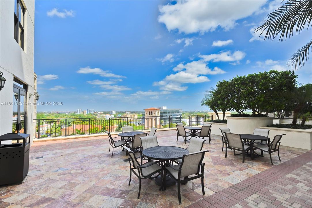 For Sale: $540,000 (2 beds, 2 baths, 1152 Square Feet)