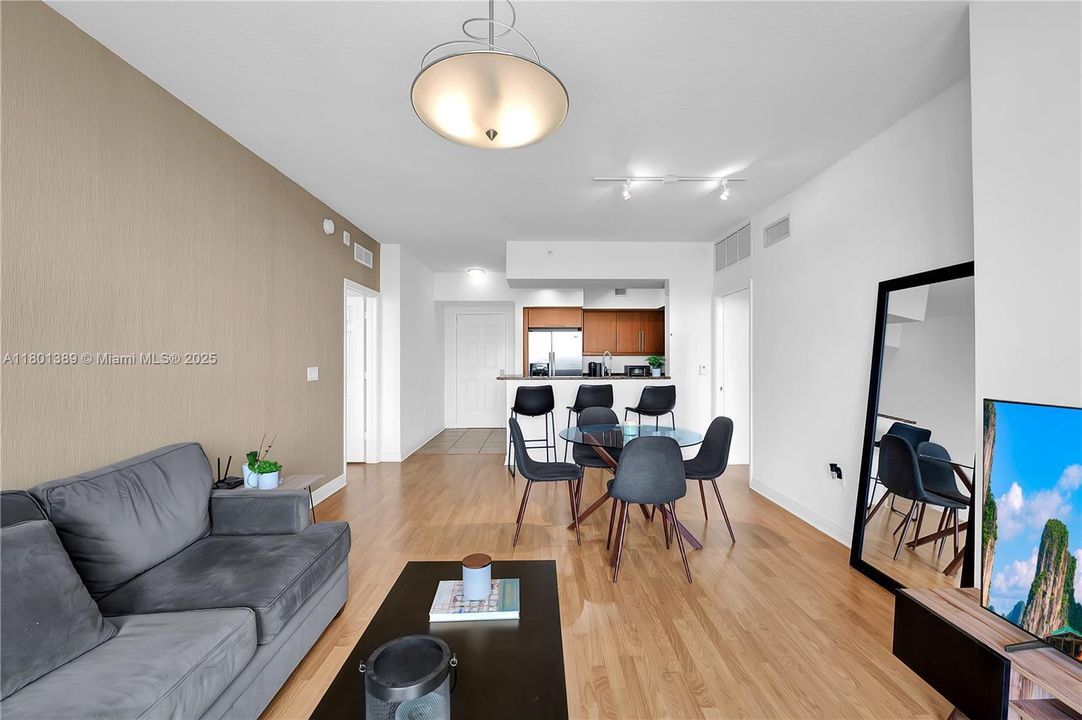 For Sale: $540,000 (2 beds, 2 baths, 1152 Square Feet)