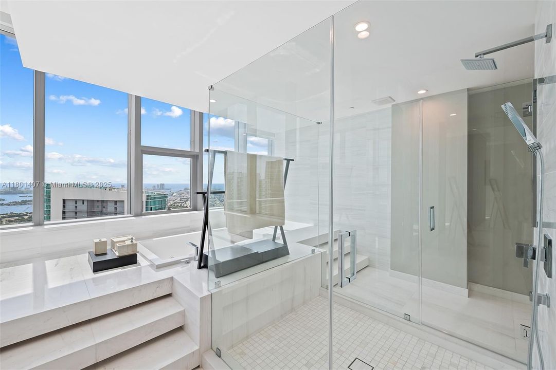 На продажу: $8,499,000 (5 спален, 6 ванн, 6513 Квадратных фут)