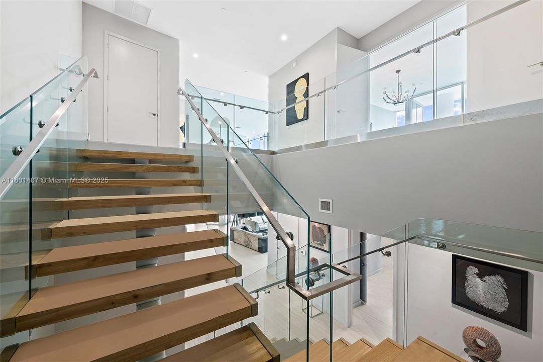 На продажу: $8,499,000 (5 спален, 6 ванн, 6513 Квадратных фут)