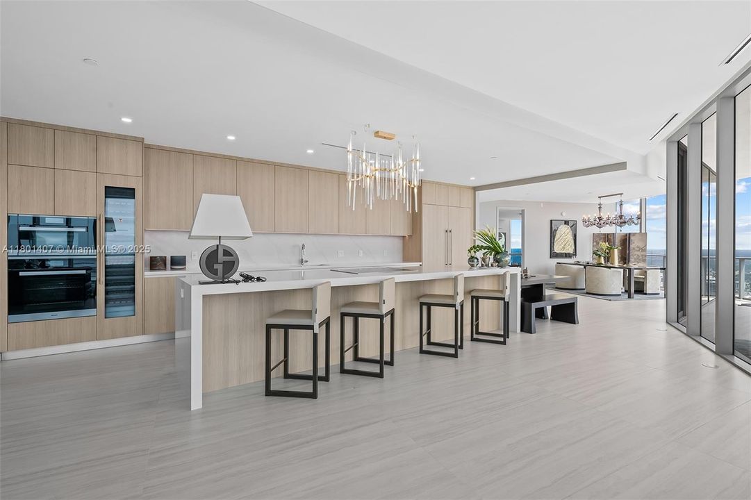 На продажу: $8,499,000 (5 спален, 6 ванн, 6513 Квадратных фут)