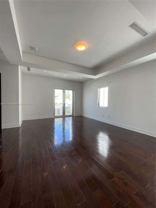 Recently Rented: $7,000 (4 beds, 4 baths, 3538 Square Feet)